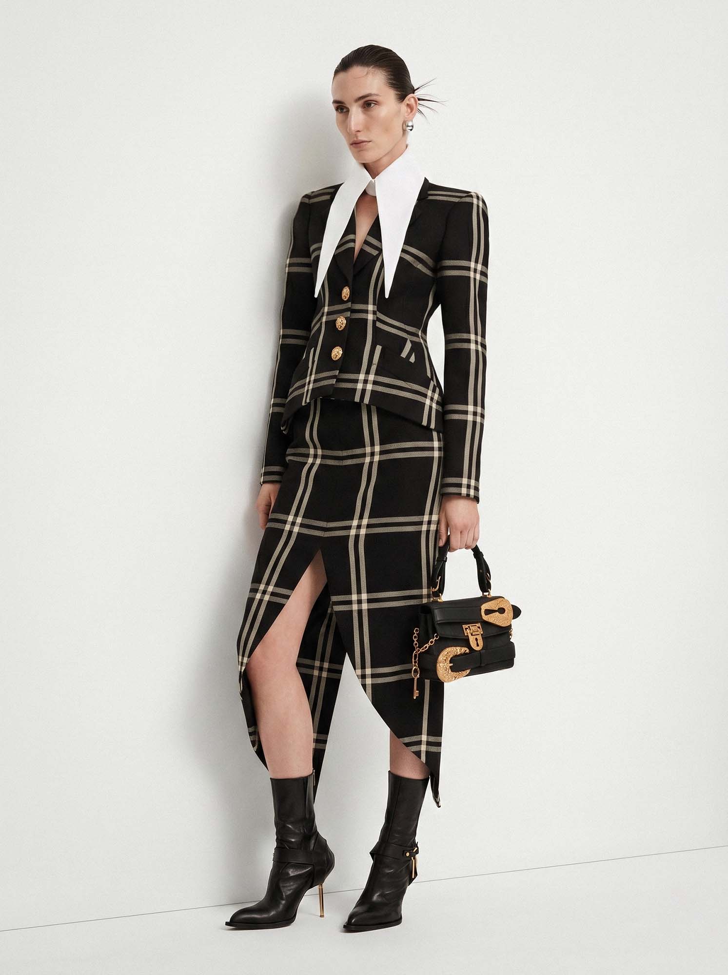 The Baroness 12” Long Detachable Collar