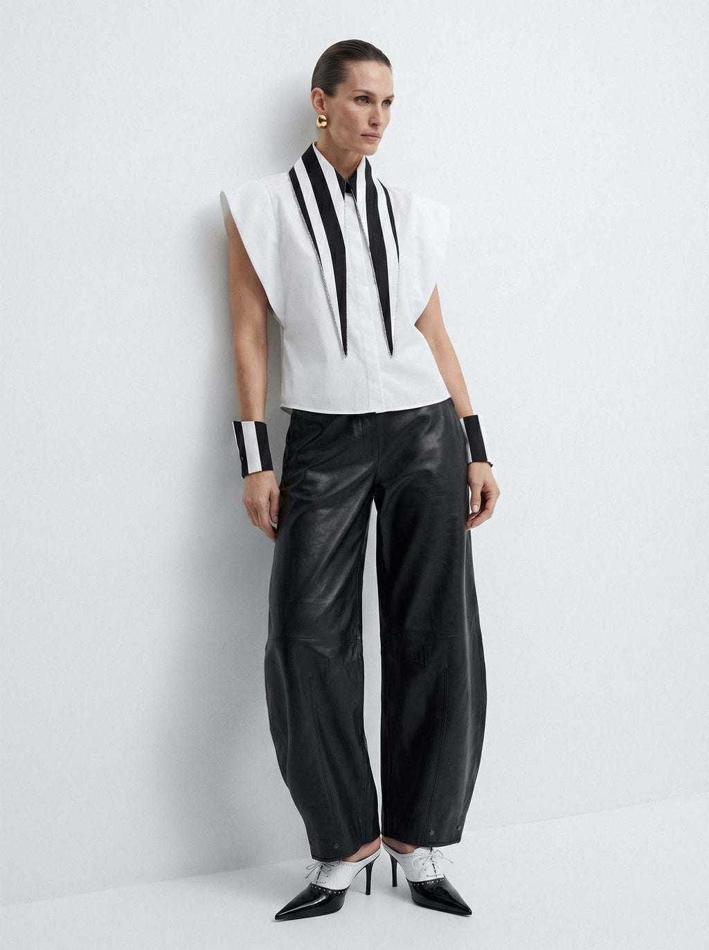 The Baroness 16” Long Collar Cuffs Set Stripped