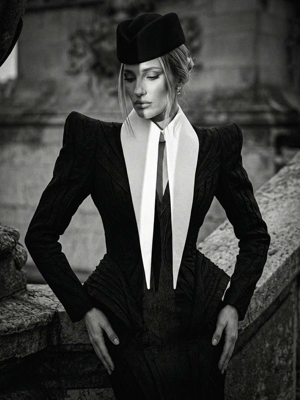 The Baroness 22 Inch Long Detachable Collar