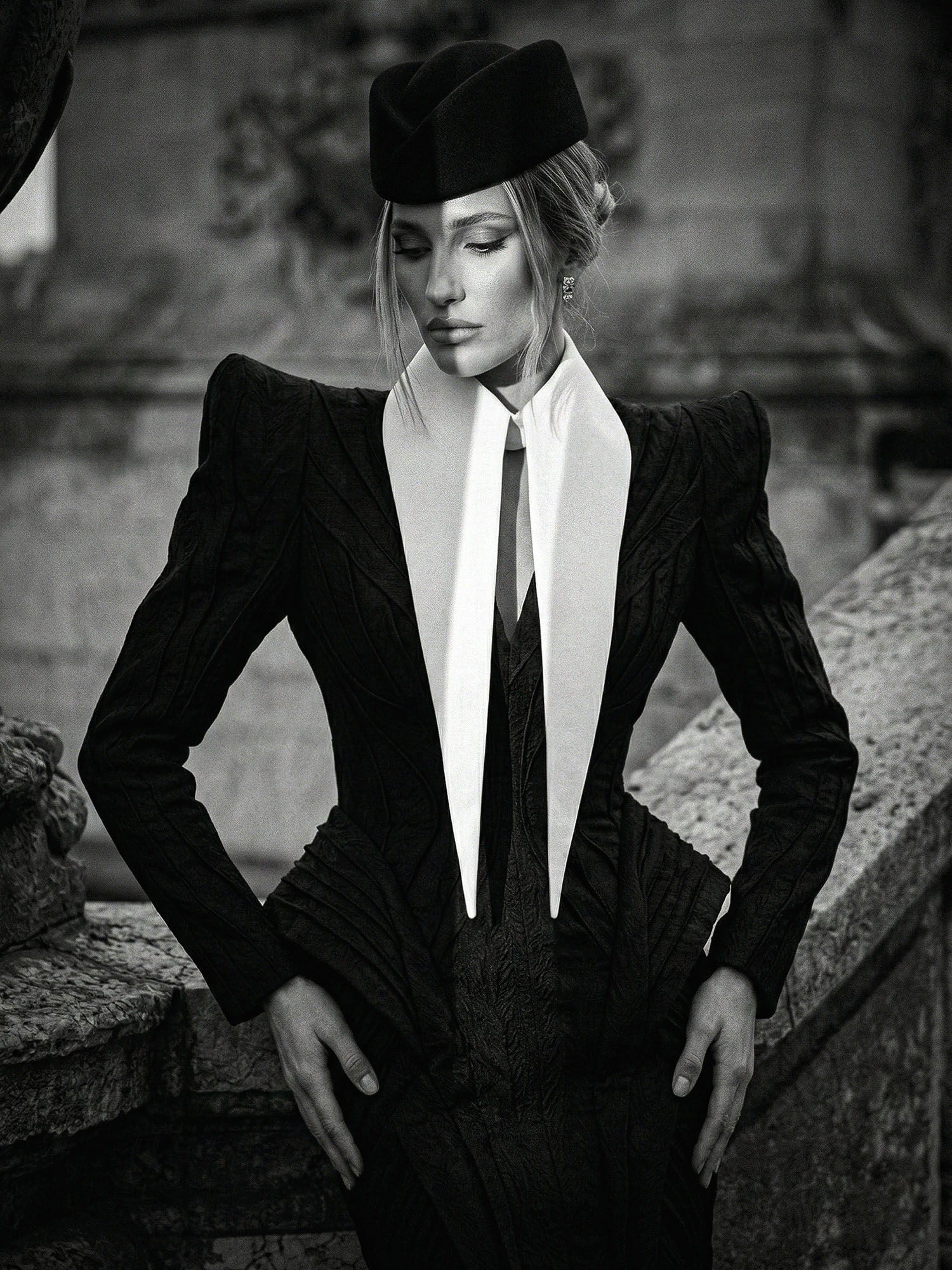 The Baroness 22 Inch Long Detachable Collar