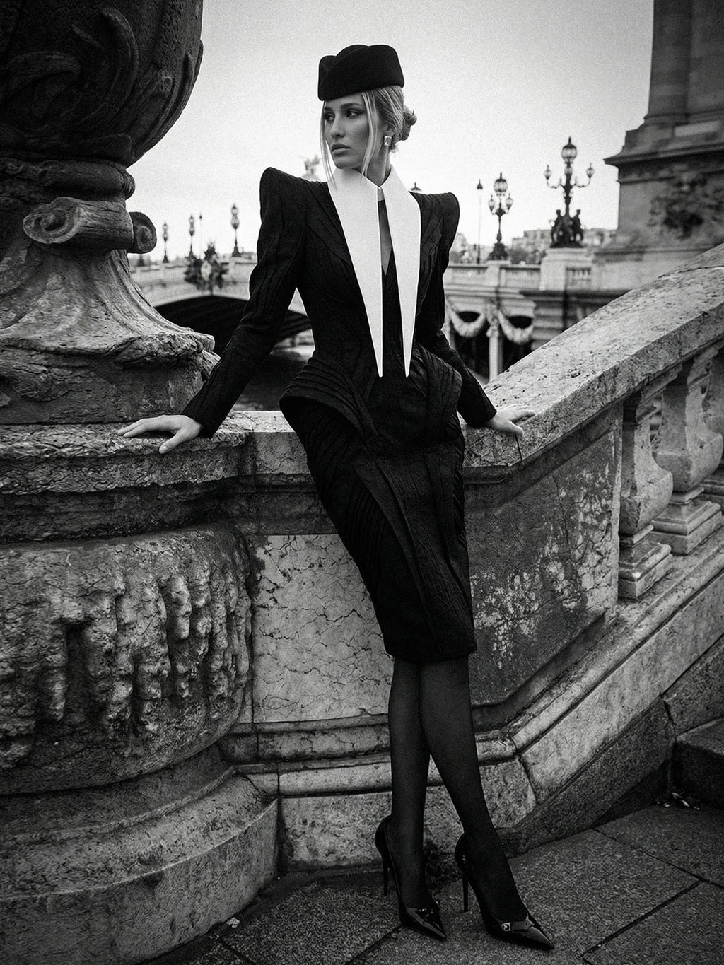 The Baroness 22 Inch Long Detachable Collar