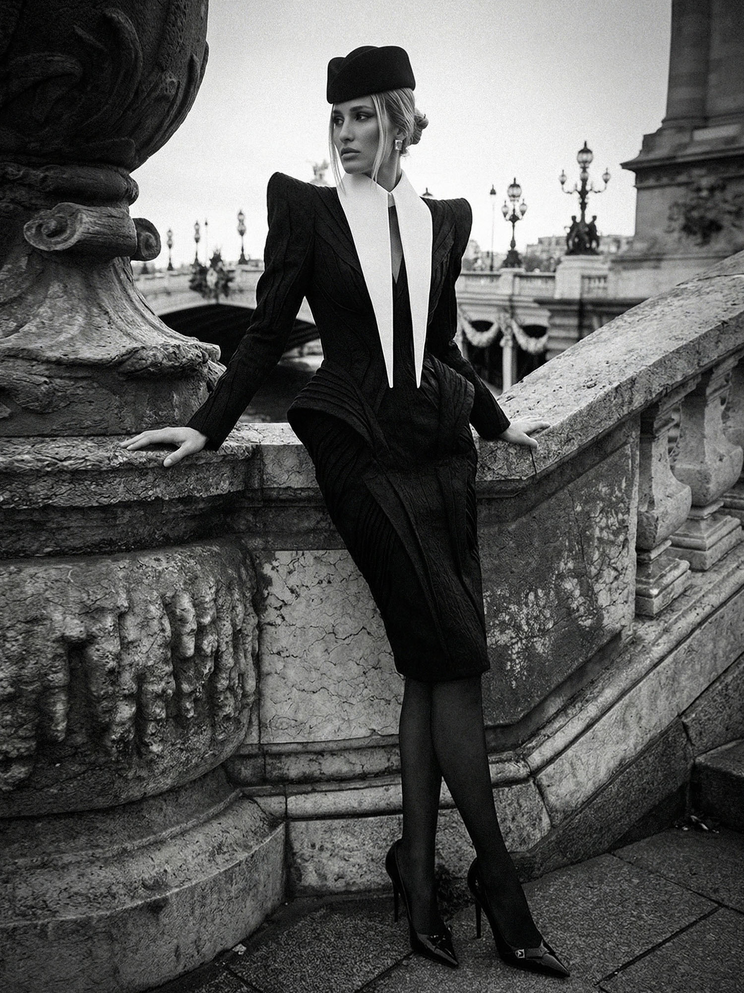 The Baroness 22 Inch Long Detachable Collar