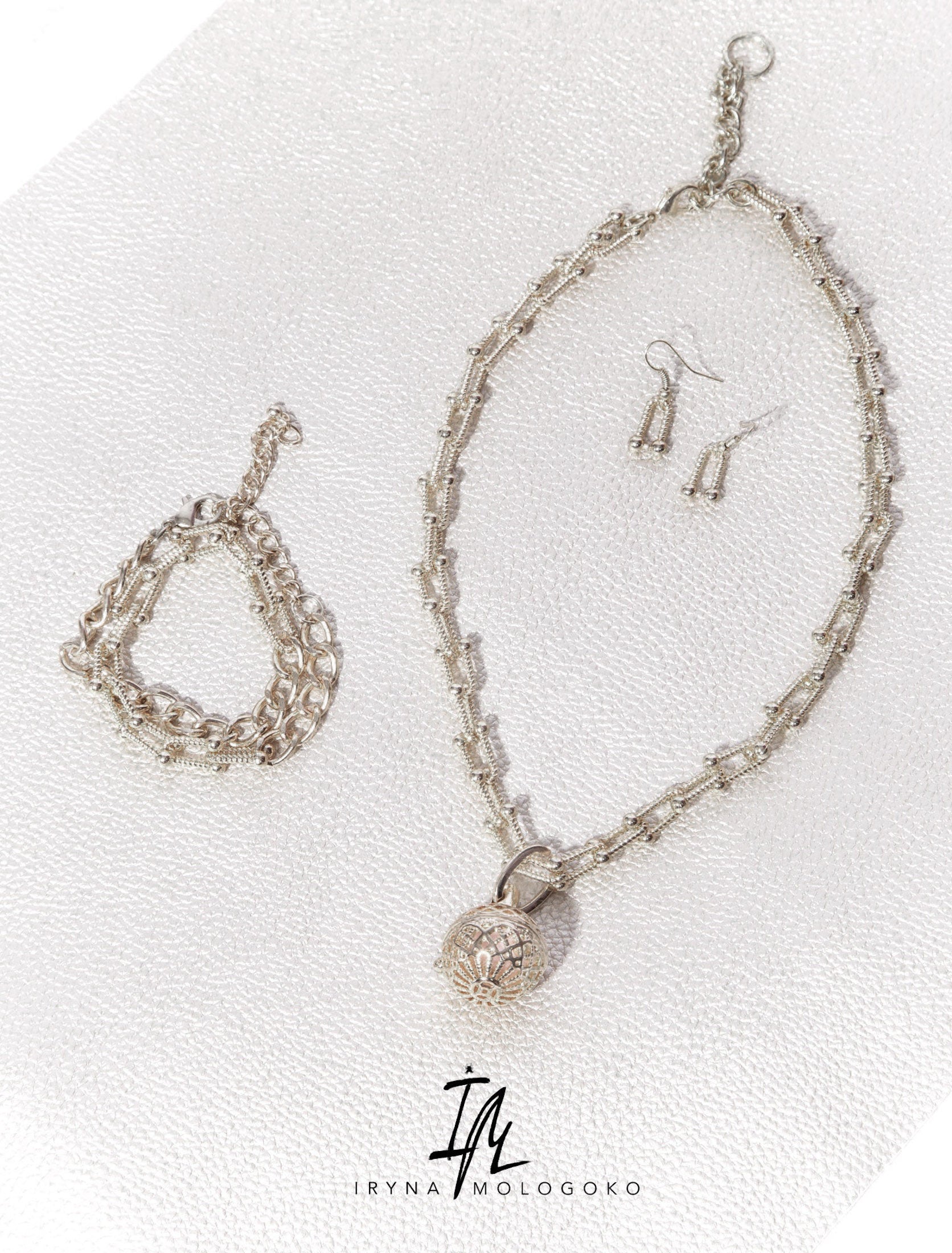 Essential Oil Locket, Scent Diffuser Locket, Anxiety Necklace Set - Mologoko Couture