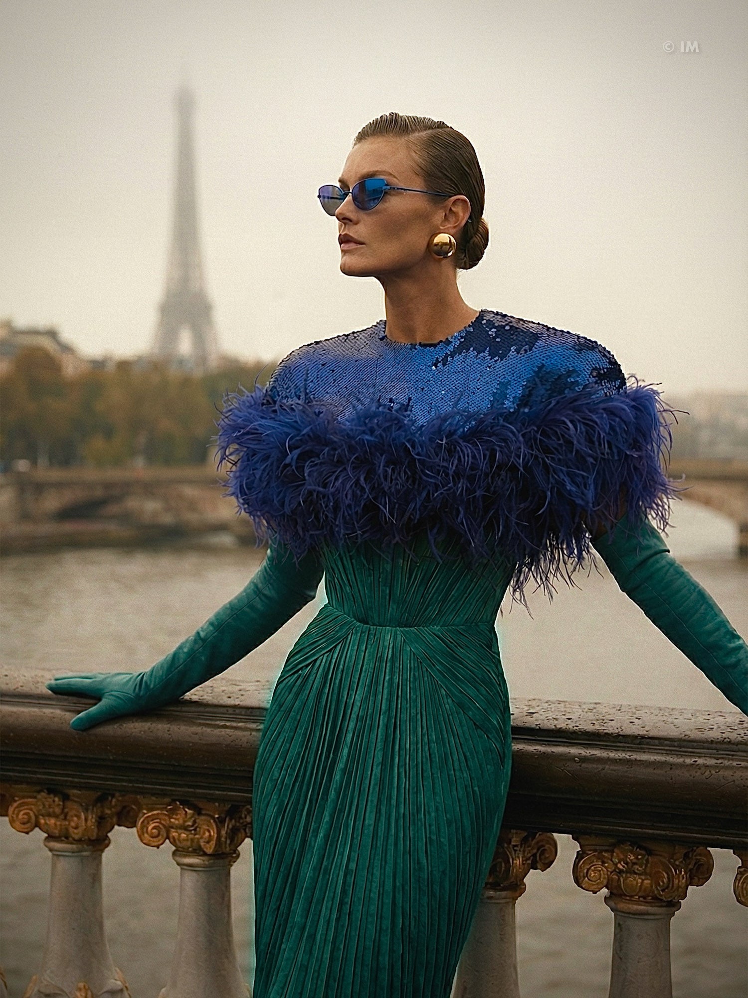 Sequin And Ostrich Feathers Shoulder Cover