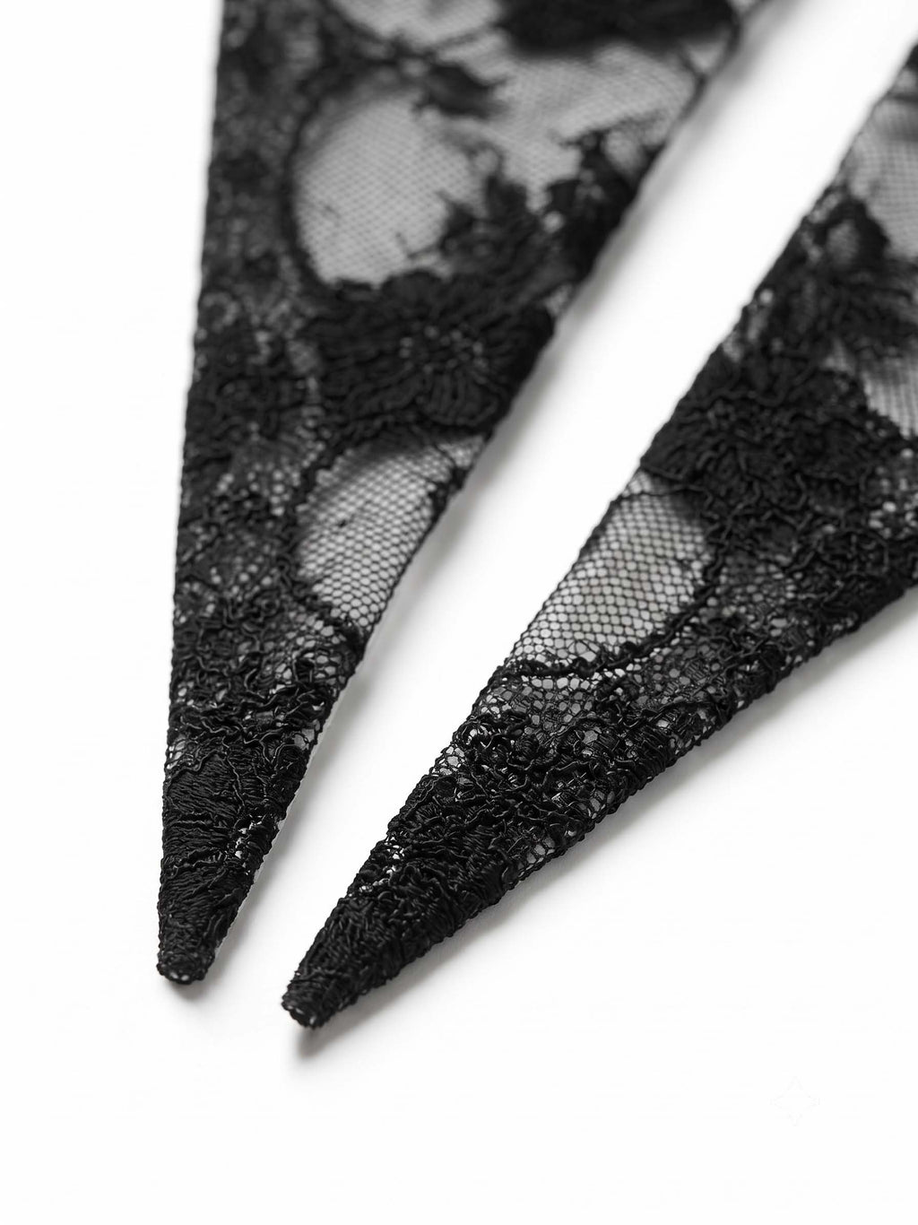 The Baroness 16” Long Detachable Lace Collar