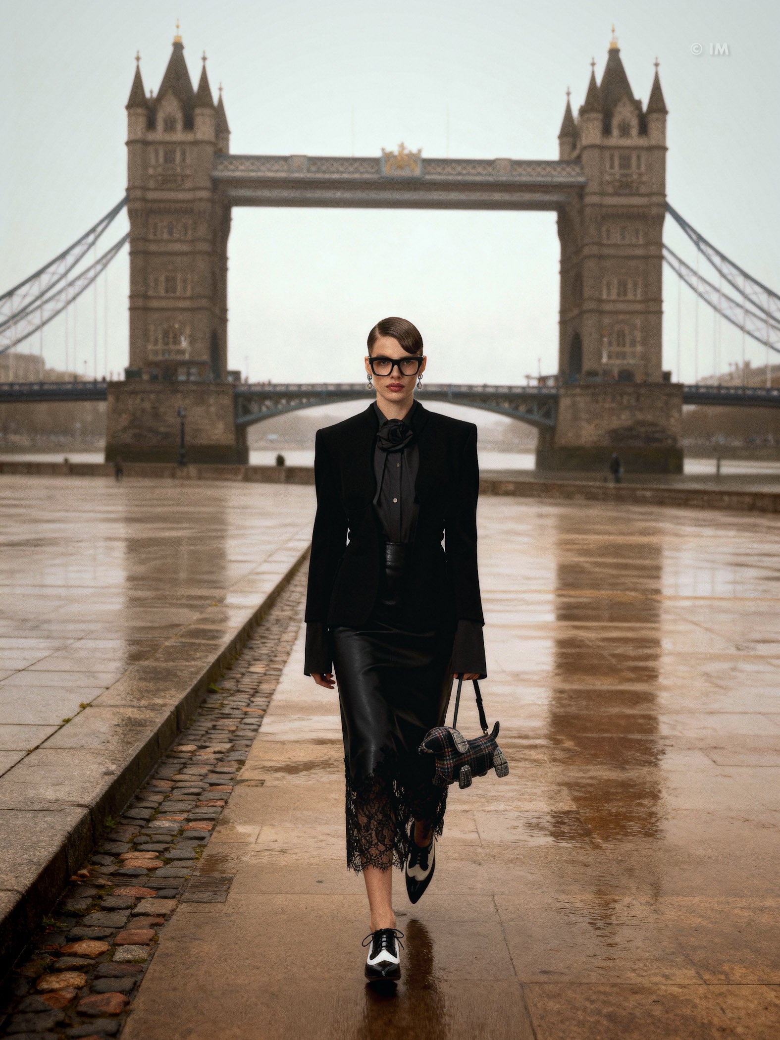 Large Pointy Collar Long Sleeves Fitted Shirt