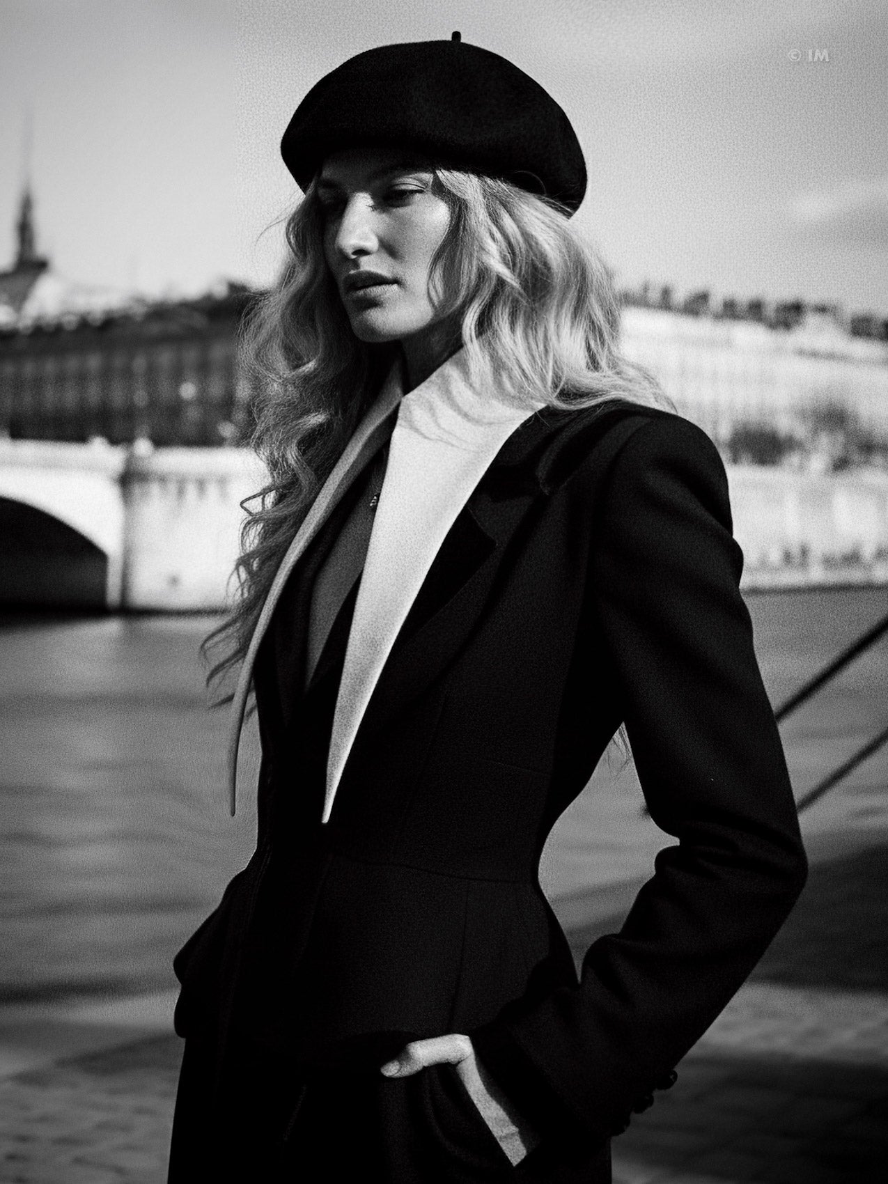 The Baroness 16 Inch Long Detachable Collar