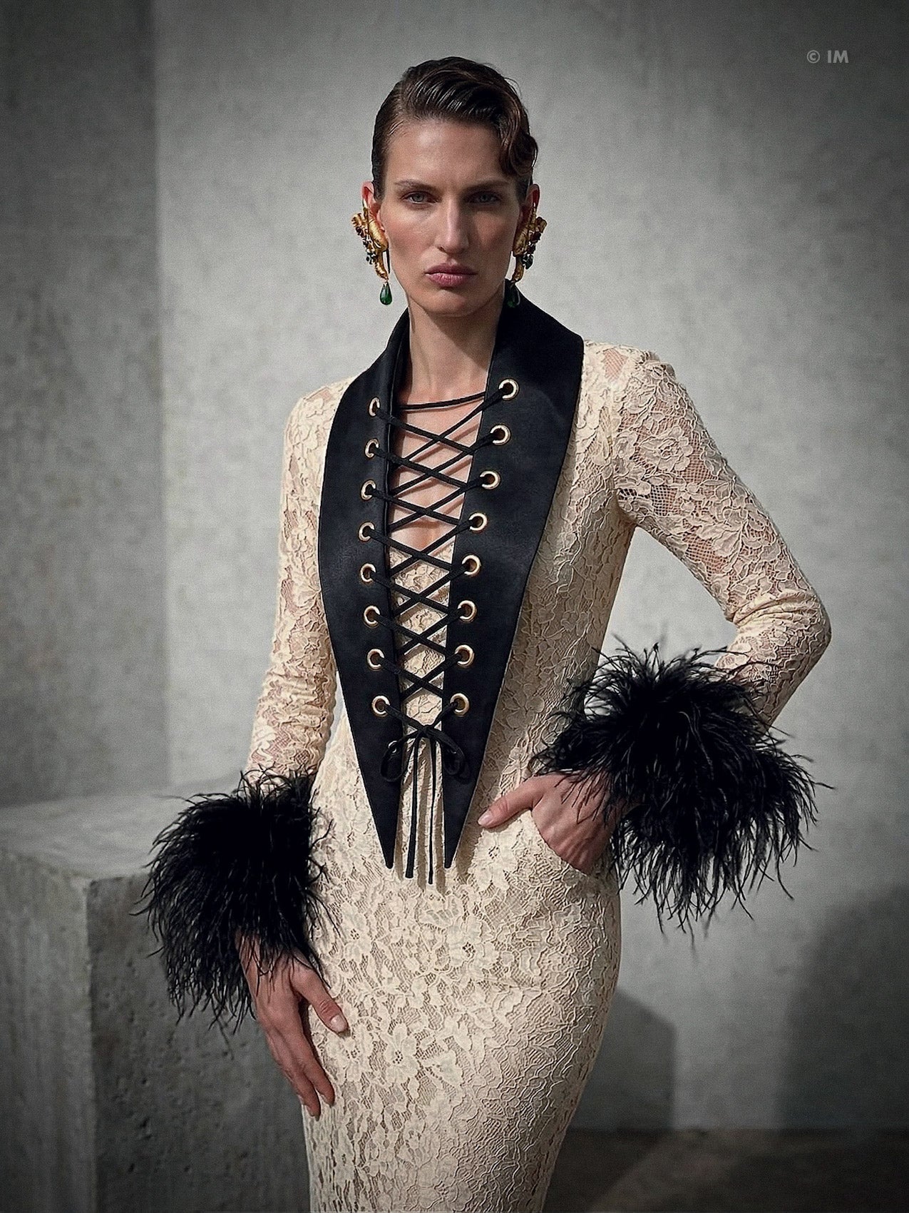 22 Inches Long Removable Collar with Lacing