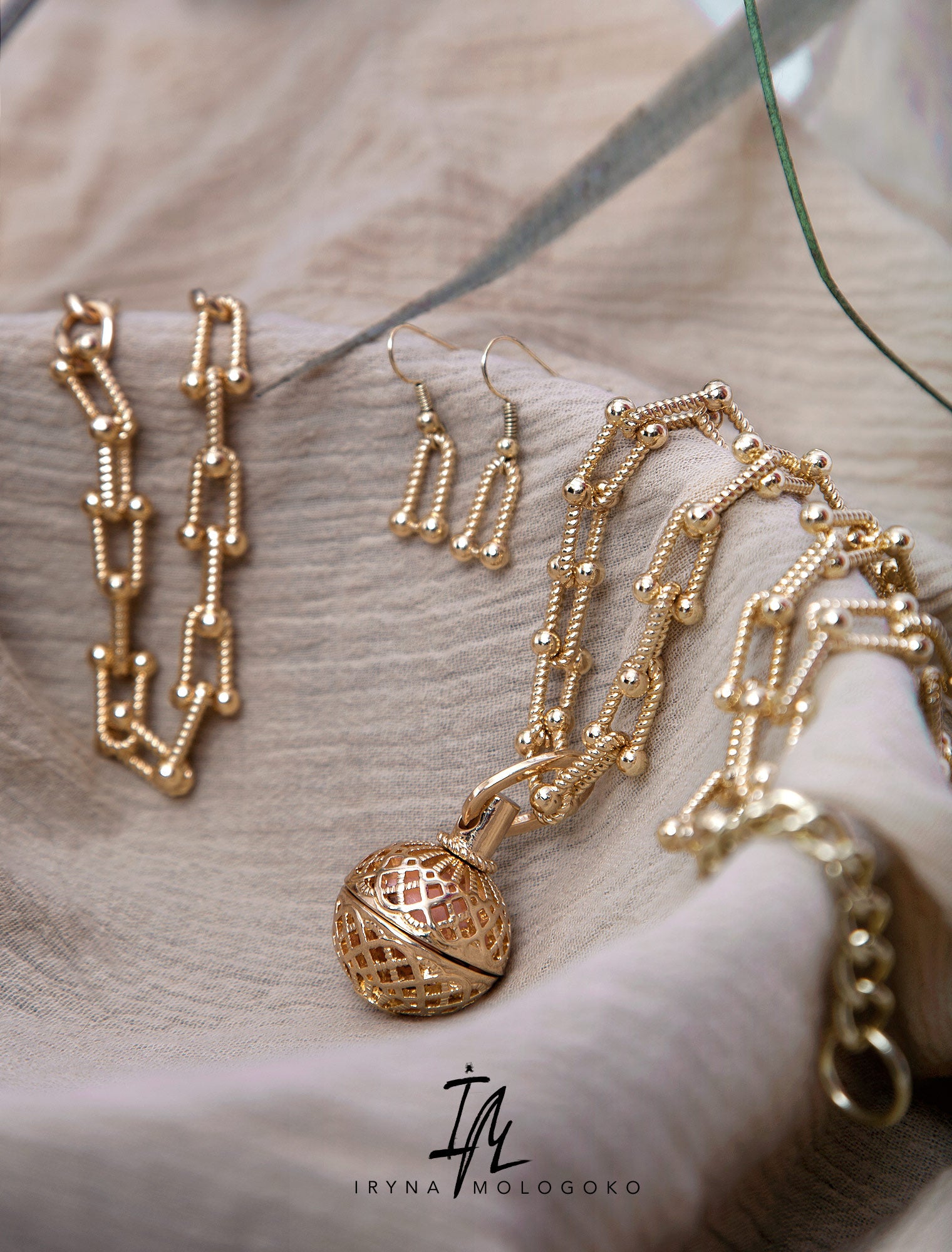 Essential Oil Locket, Scent Diffuser Locket, Anxiety Necklace Set - Mologoko Couture