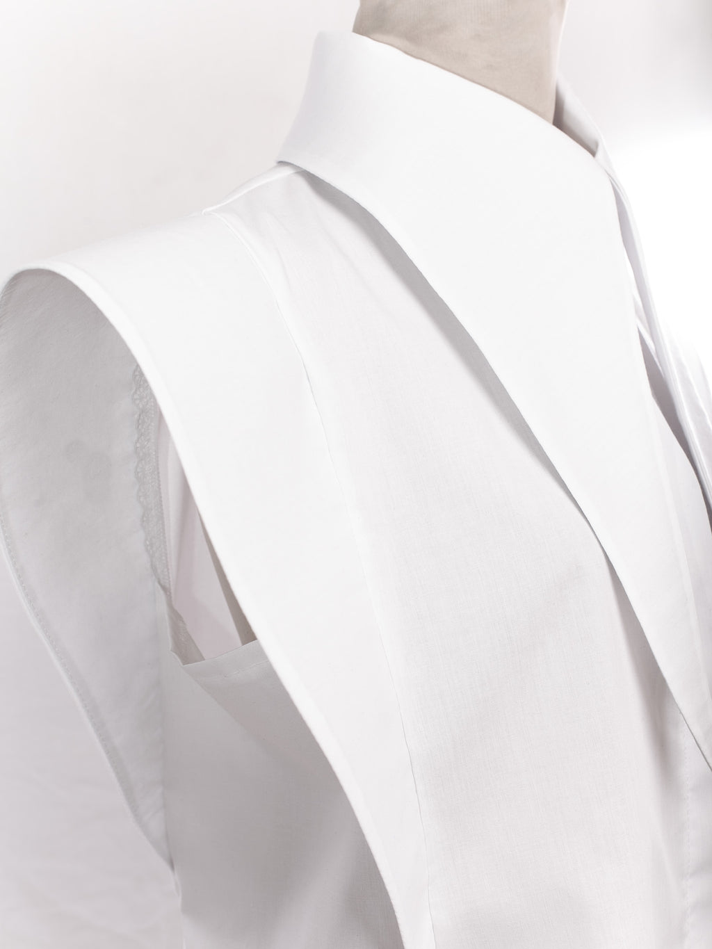 Long Tips Collar Strong Shoulder Sleeveless Shirt