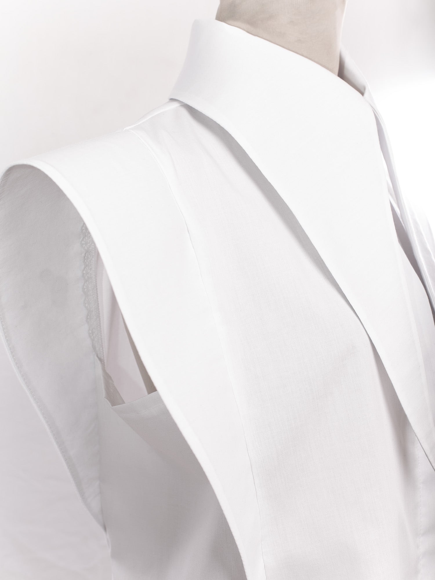 Long Tips Collar Strong Shoulder Sleeveless Shirt