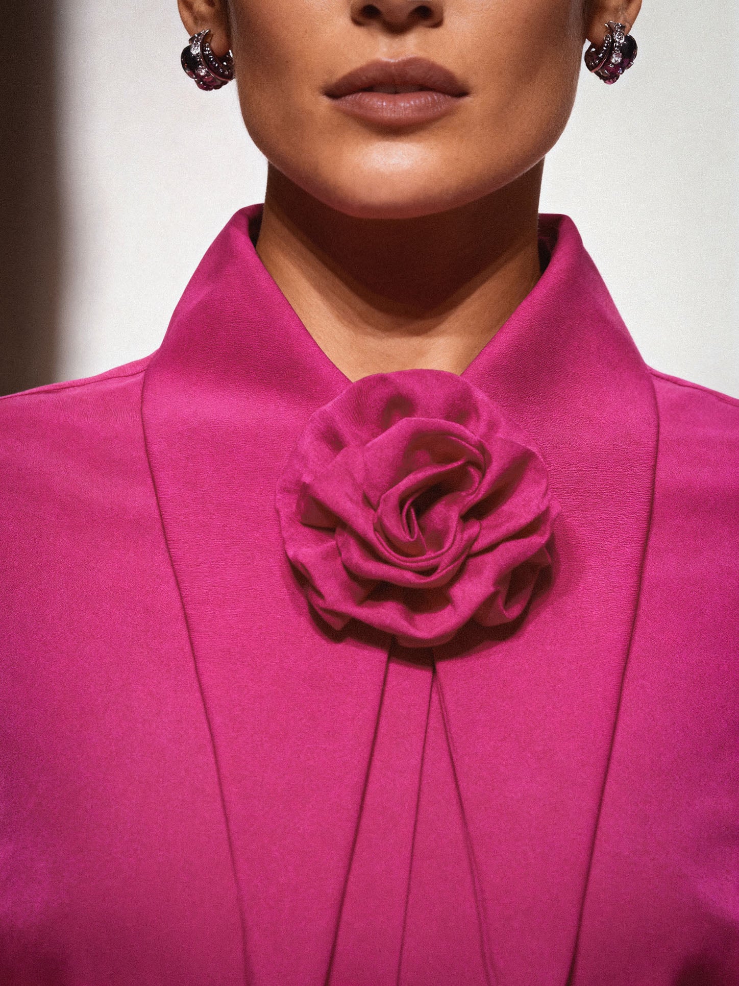 Large Pointy Collar Long Sleeves Fitted Shirt