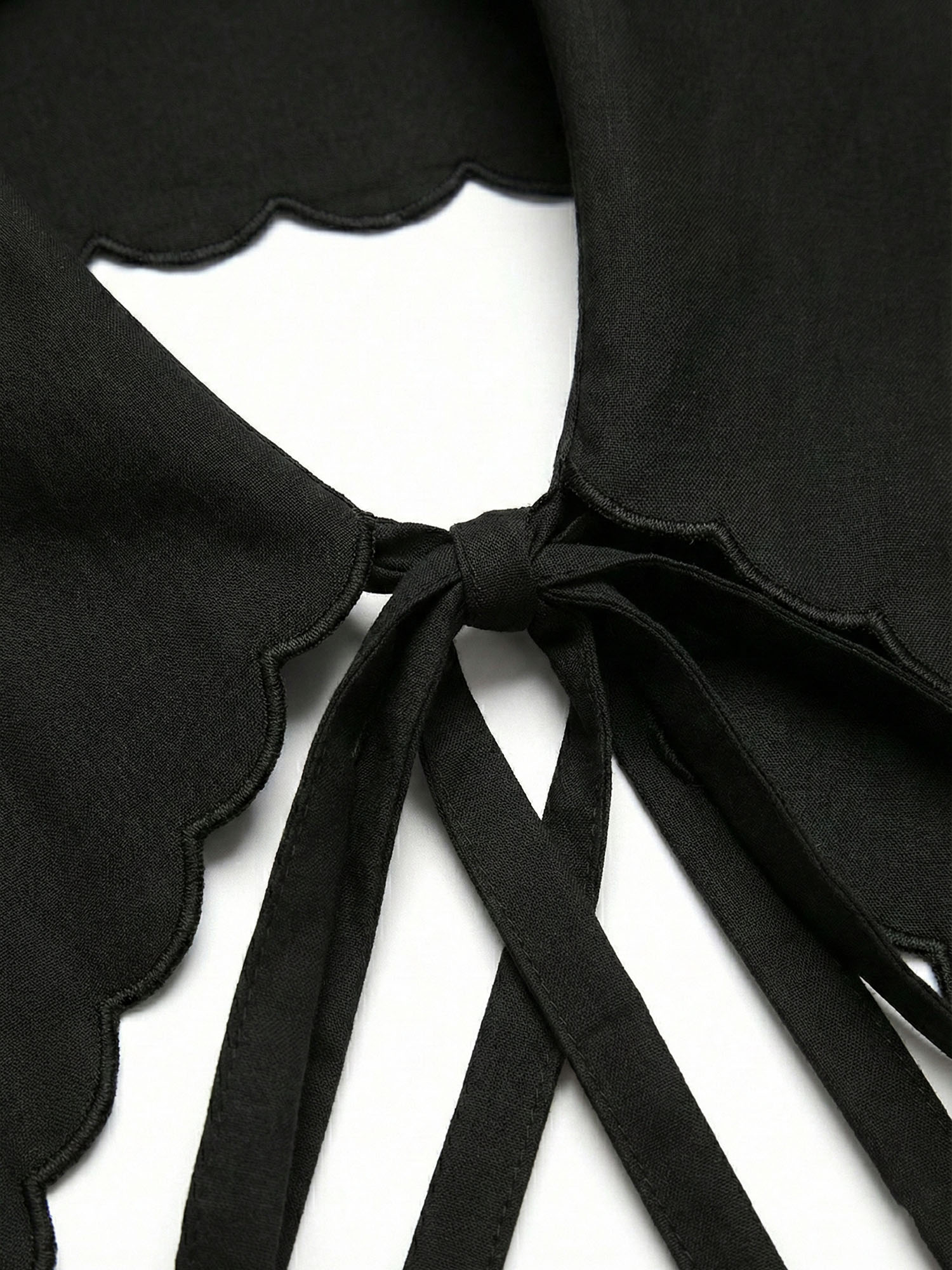 Scalloped Detachable Collar with Ties
