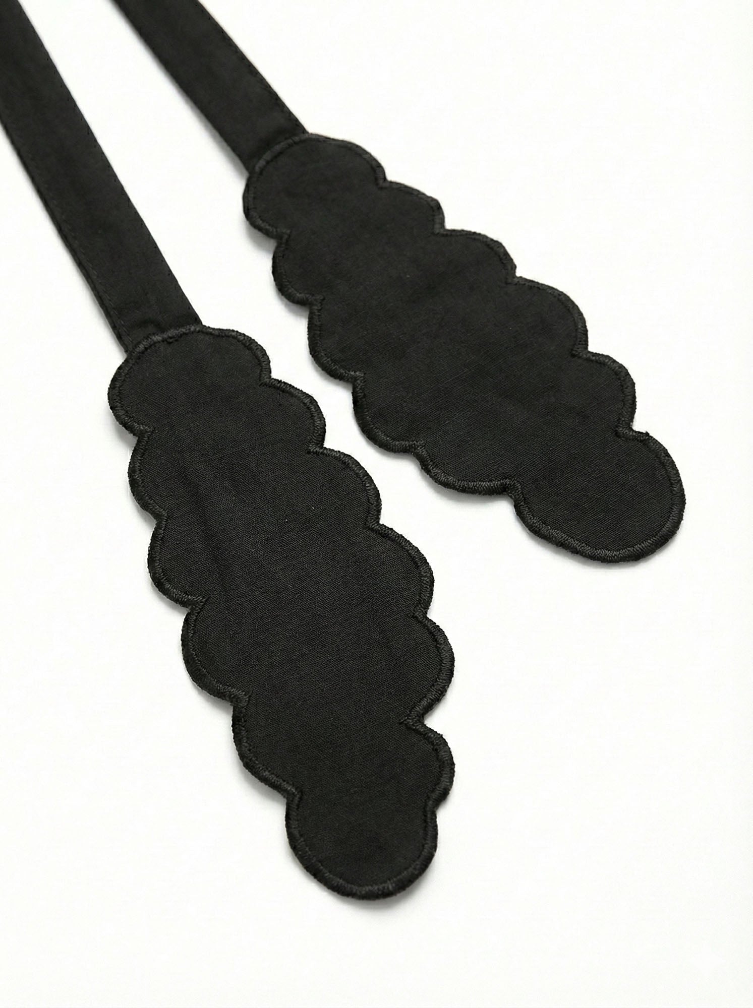 Scalloped Detachable Collar with Ties
